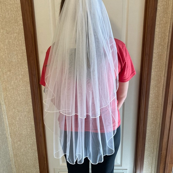 White Two layered Veil - Picture 1 of 8
